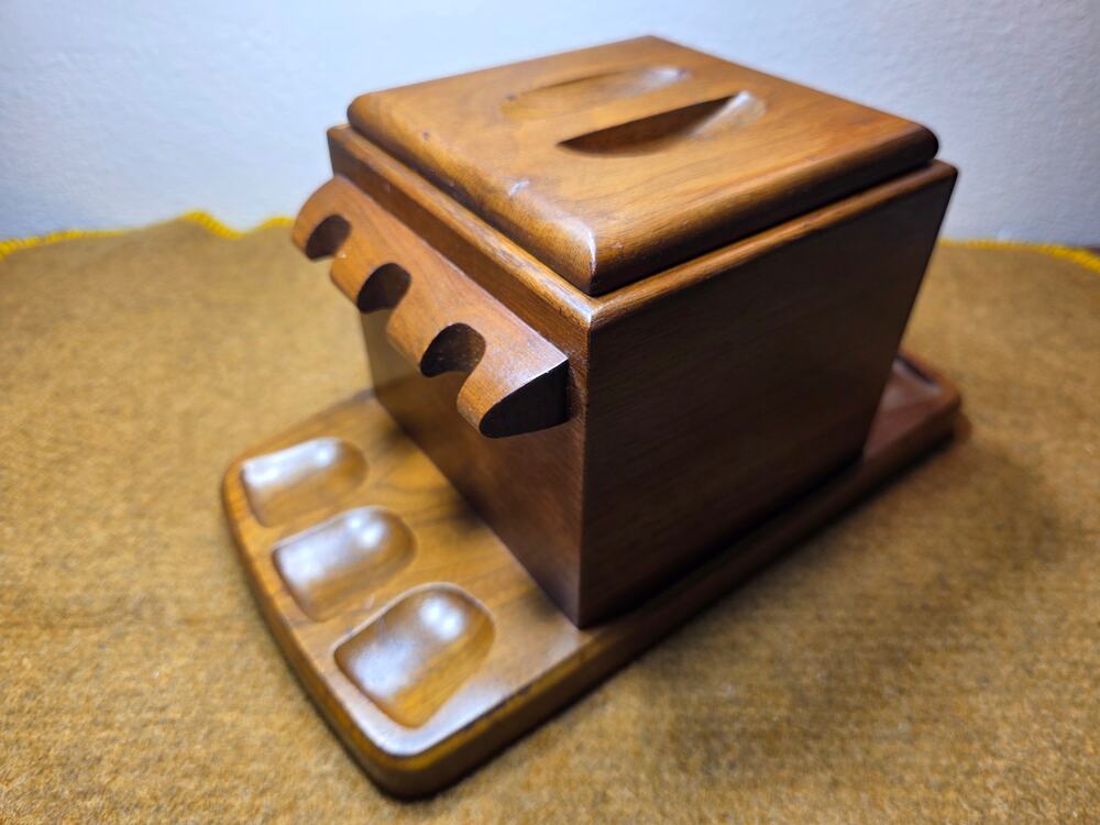 Vintage Guildcraft Walnut (Guildcraft New York, U.S.A.) humidor